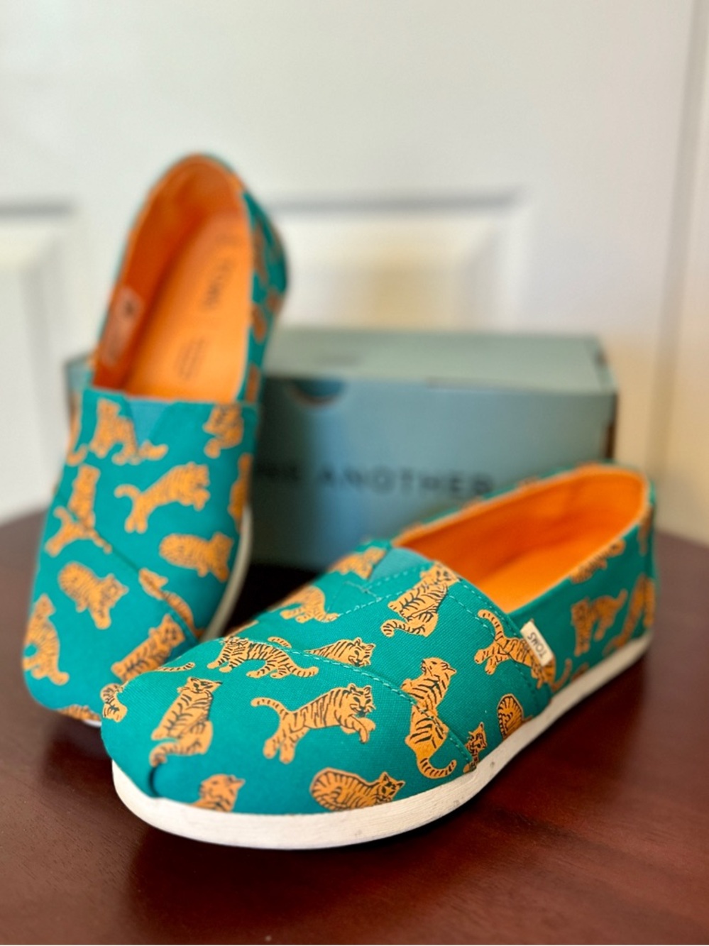 TOMS Classic Alpagatas Slip-On Flats | Deep Teal Tiger Print | size 5.5 - Picture 6 of 7
